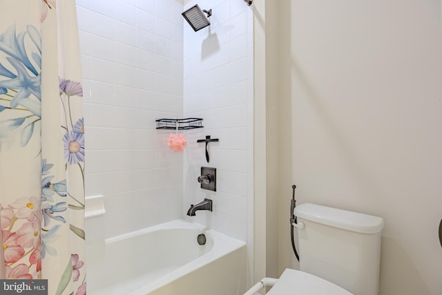 15634 Calum Ct, Haymarket, VA 20169 - full bath featuring shower / tub combo with curtain and toilet