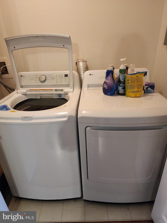 37484 Pettinaro Dr Unit 8300, Ocean View, DE 19970 - laundry area with independent washer and dryer and light tile patterned floors