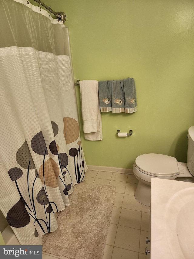 37484 Pettinaro Dr Unit 8300, Ocean View, DE 19970 - bathroom with toilet, tile patterned flooring, baseboards, and curtained shower