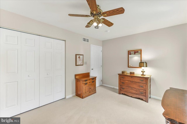 614 Timber Wood Blvd, Newark, DE 19702 - living area featuring light carpet, ceiling fan, and baseboards