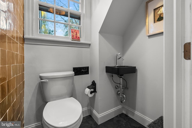 12 Chestnut Ln, Wayne, PA 19087 - bathroom featuring baseboards, toilet, and a sink