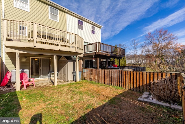 41 Luffing Ct, Baltimore, MD 21221 - back of property featuring central AC unit and a wooden deck