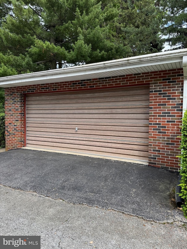 827 Pennsylvania Ave, York, PA 17404 - view of garage