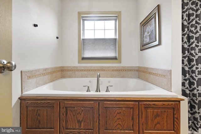 6133 Jennifer Ln, Spring Grove, PA 17362 - full bath featuring a bath