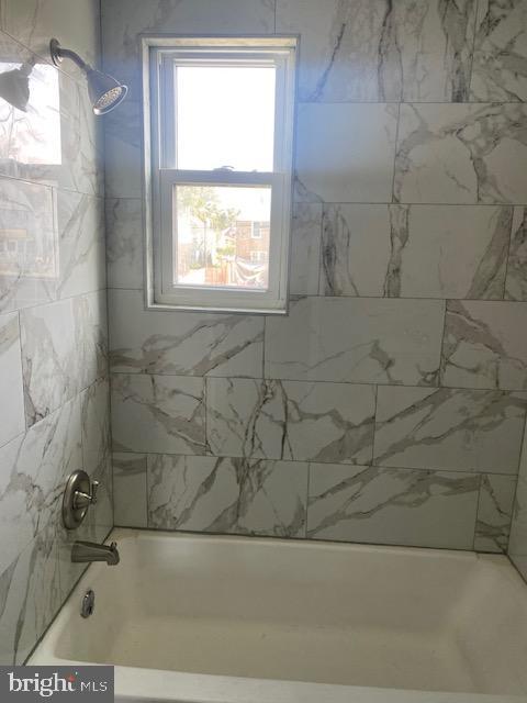 1311 Sycamore Ave, Wilmington, DE 19805 - bathroom with washtub / shower combination