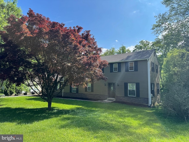 322 Wallace Dr, Newark, DE 19711 - colonial-style house featuring a front lawn and stone siding