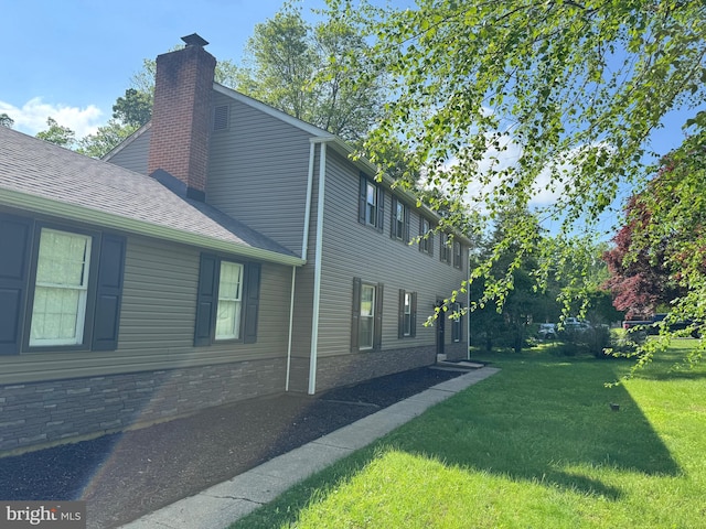 322 Wallace Dr, Newark, DE 19711 - view of side of property with a yard and a chimney