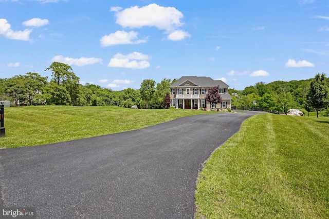 18604 Wild Raspberry Dr, Purcellville, VA 20132 - view of front facade with a front yard and driveway