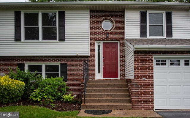 22 Buck Rd, Stafford, VA 22556 - split foyer home with a garage and brick siding