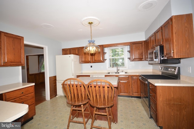 10 Eastbrooke Dr, Ephrata, PA 17522 - kitchen with appliances with stainless steel finishes, a sink, light flooring, and light countertops