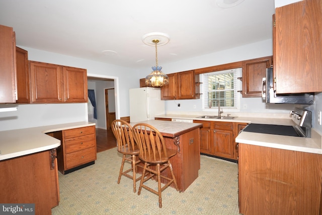 10 Eastbrooke Dr, Ephrata, PA 17522 - kitchen with stainless steel appliances, a sink, brown cabinetry, and a breakfast bar area