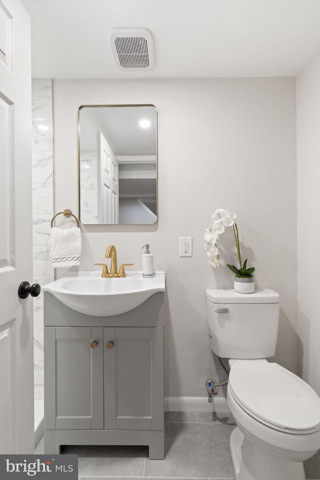 112 Morris Ave, Woodlyn, PA 19094 - bathroom featuring vanity, baseboards, and toilet