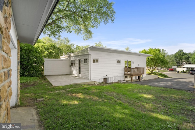 112 Morris Ave, Woodlyn, PA 19094 - view of side of home featuring a yard