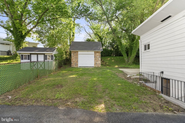 112 Morris Ave, Woodlyn, PA 19094 - view of yard featuring an outbuilding and a detached garage