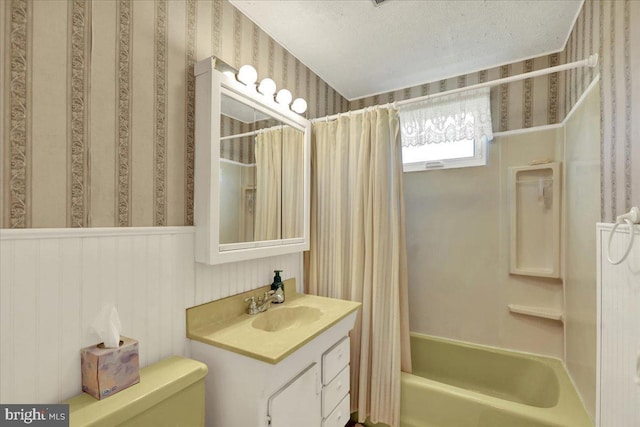 1807 King St, Reading, PA 19605 - full bathroom featuring wallpapered walls, shower / bathtub combination with curtain, vanity, toilet, and a textured ceiling