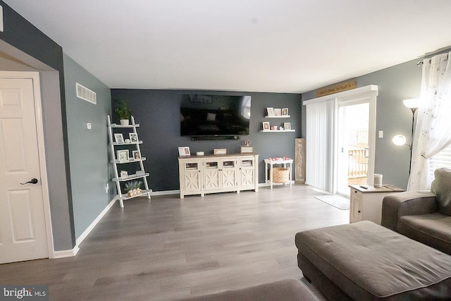 315 Dogwood St, Bally, PA 19503 - living room with wood finished floors and baseboards