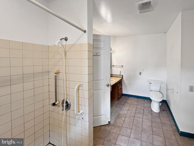 178 Fulton Ave, Charles Town, WV 25414 - bathroom with tiled shower, vanity, toilet, baseboards, and tile patterned floors