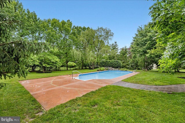 10 Evans Ln, Lawrenceville, NJ 08648 - view of pool with basketball hoop