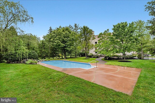 10 Evans Ln, Lawrenceville, NJ 08648 - swimming pool with community basketball court