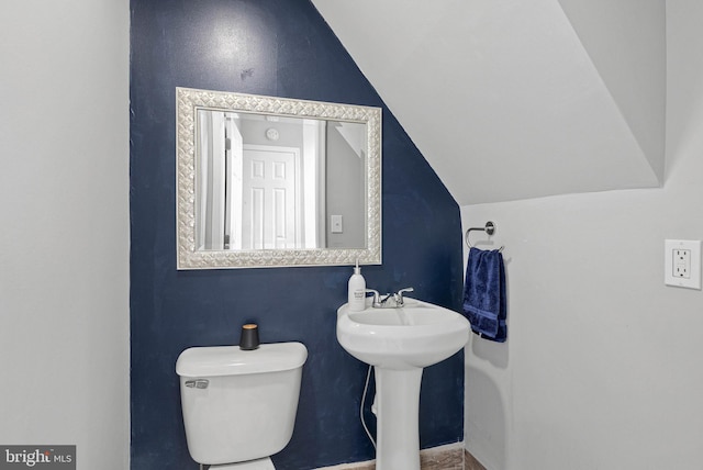 154 Mercy St, Philadelphia, PA 19148 - half bathroom with lofted ceiling and toilet