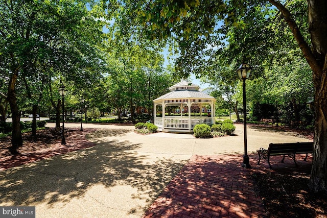 6517 Potomac Ave Unit A2, Alexandria, VA 22307 - surrounding community with a gazebo
