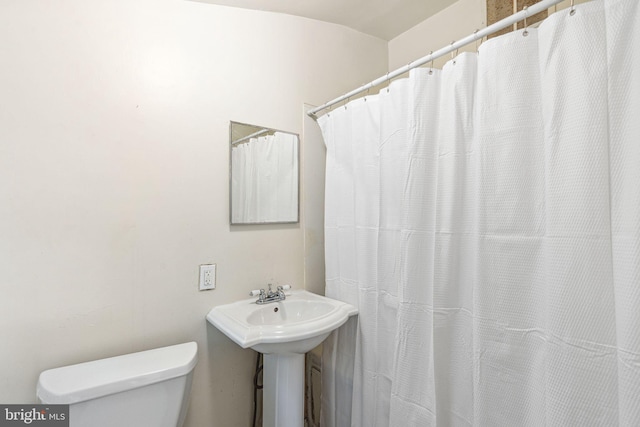 820 Cumberland St, Gloucester City, NJ 08030 - full bathroom with toilet