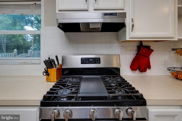 94 Eagle Ct, Woodstock, VA 22664 - kitchen featuring gas stove, under cabinet range hood, light countertops, backsplash, and white cabinets