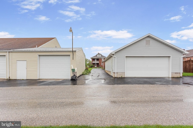 837 Broadway, Hanover, PA 17331 - view of garage