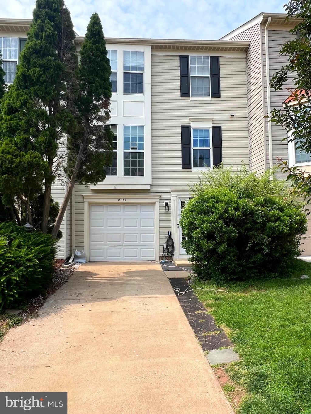 9122 Verbena Ct, Manassas, VA 20110 - multi unit property with concrete driveway and a garage