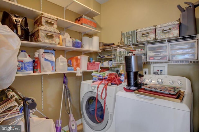 10526 Jasper Dr S, Greencastle, PA 17225 - laundry area with washer and clothes dryer