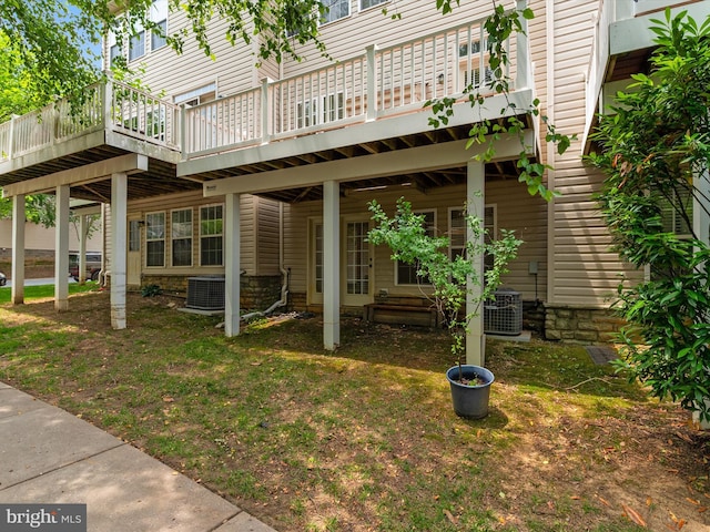 6888 Tasker Fls, Elkridge, MD 21075 - back of property with a wooden deck