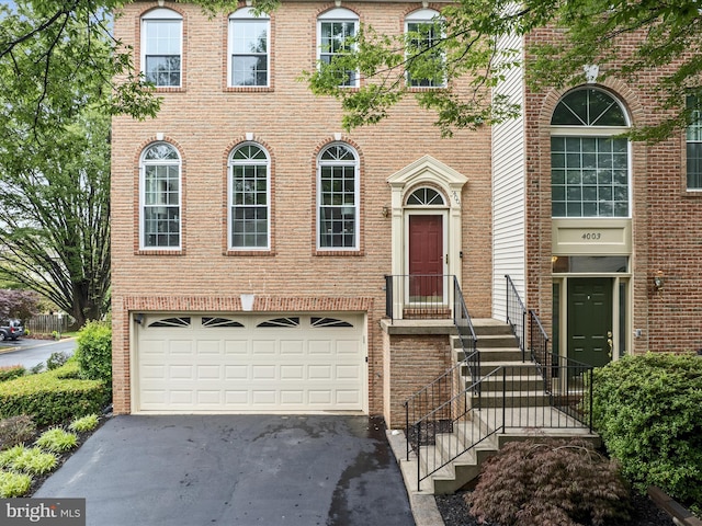 4001 Rosemeade Dr, Fairfax, VA 22033