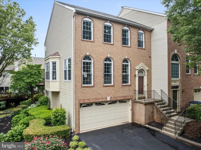 4001 Rosemeade Dr, Fairfax, VA 22033