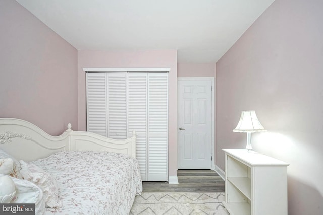 2305A Yarmouth Ln, Mount Laurel, NJ 08054 - bedroom featuring light wood-type flooring, a closet, and baseboards