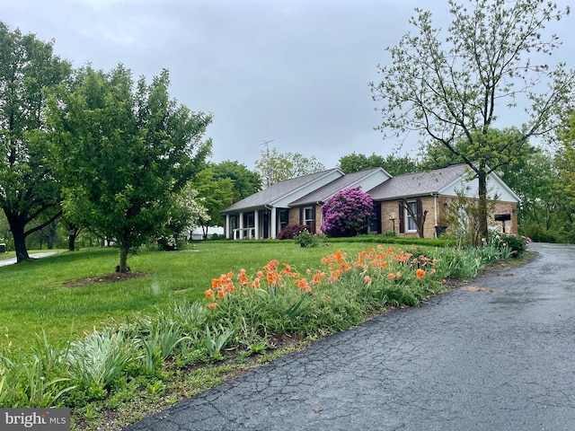 98 Magnificent Ln, Hedgesville, WV 25427 - view of front of home with brick siding and a front yard