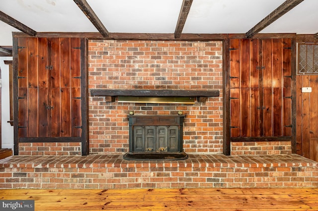 6908 S Roxbury Mill Rd, Spotsylvania, VA 22551 - detailed view of beamed ceiling and wood finished floors