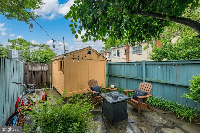 303 N W St, Alexandria, VA 22314 - fenced backyard featuring a patio area