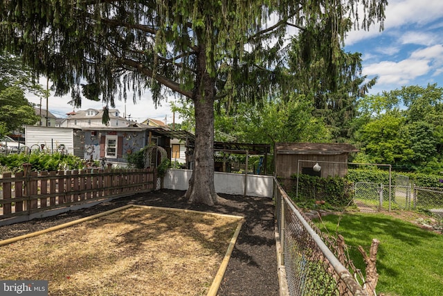 7 High St, Phoenixville, PA 19460 - view of yard