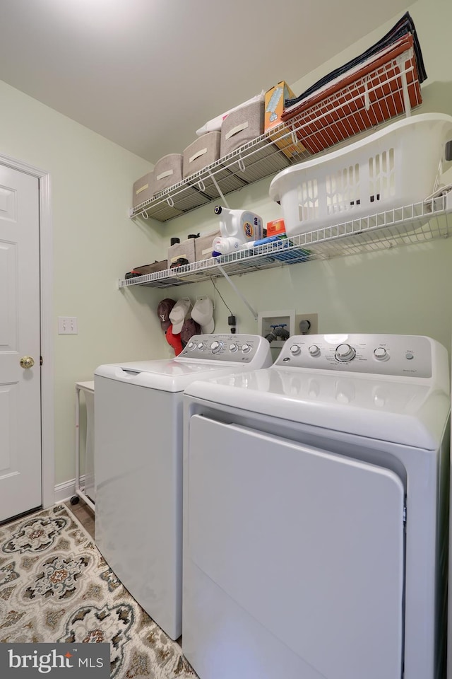 1350 Hyde Park Dr, Lancaster, PA 17601 - laundry room with washer and clothes dryer