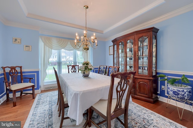 1350 Hyde Park Dr, Lancaster, PA 17601 - dining room with a chandelier, a tray ceiling, crown molding, and light wood-type flooring