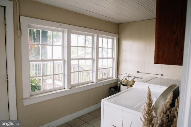 1806 Brunnerville Rd, Lititz, PA 17543 - laundry room featuring independent washer and dryer