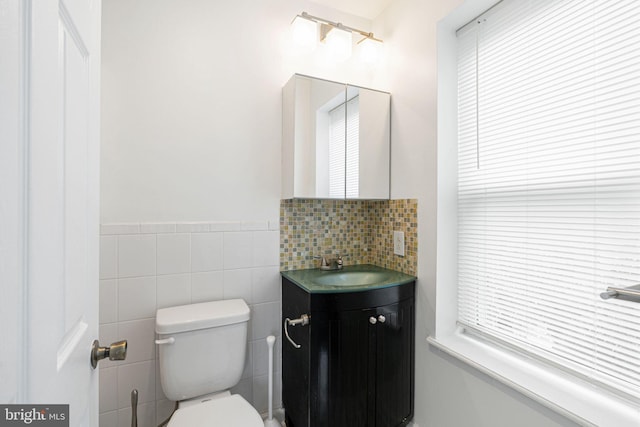 909 S 20th St Unit 3, Philadelphia, PA 19146 - bathroom with toilet and vanity