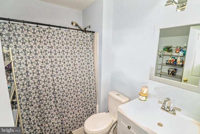 386 Braddock Rd, Smyrna, DE 19977 - bathroom with toilet, a shower with curtain, and vanity