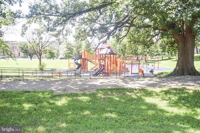 2116 E Hoffman St, Baltimore, MD 21213 - view of community play area