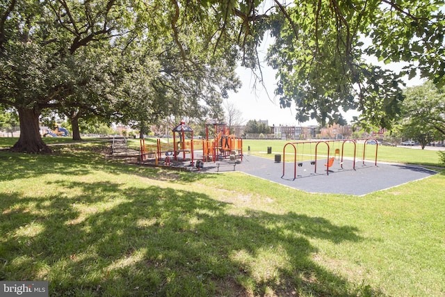 2116 E Hoffman St, Baltimore, MD 21213 - community play area featuring a yard