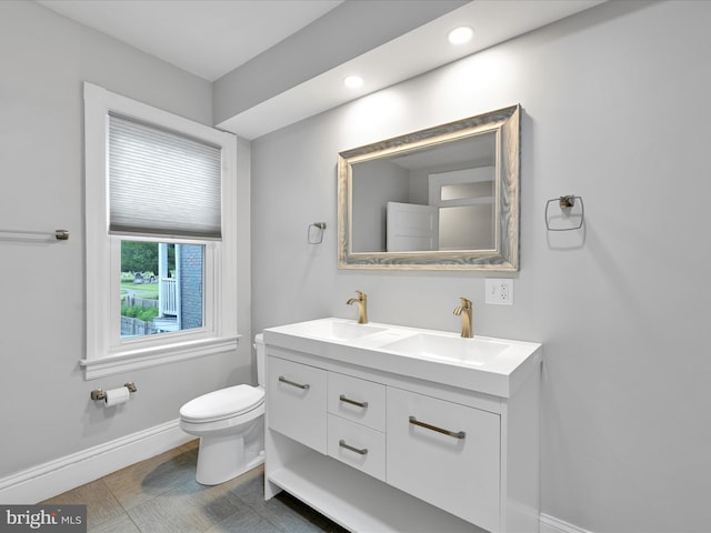 546 N Plum St, Lancaster, PA 17602 - full bathroom featuring baseboards, double vanity, toilet, and recessed lighting