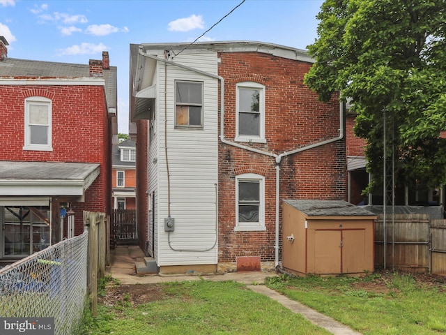 16 Avalon Ave, Hagerstown, MD 21740 - back of property with brick siding and a fenced backyard