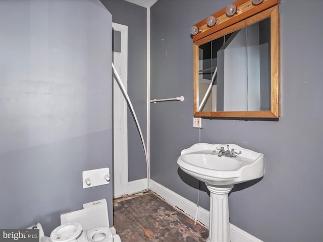 16 Avalon Ave, Hagerstown, MD 21740 - bathroom featuring baseboards