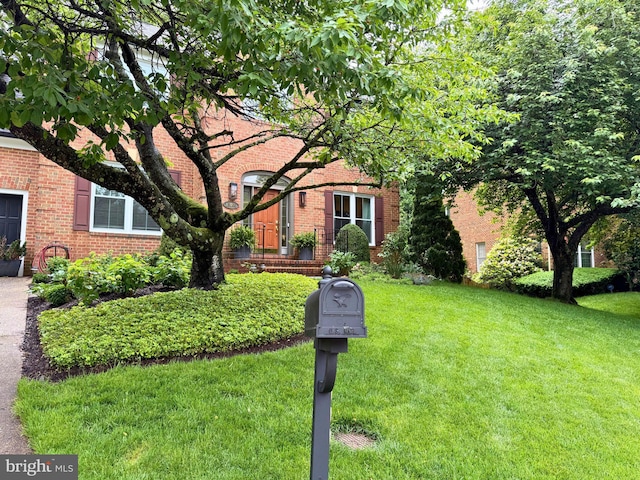 10000 Manor Pl, Fairfax, VA 22032 - view of front of home with brick siding and a front yard