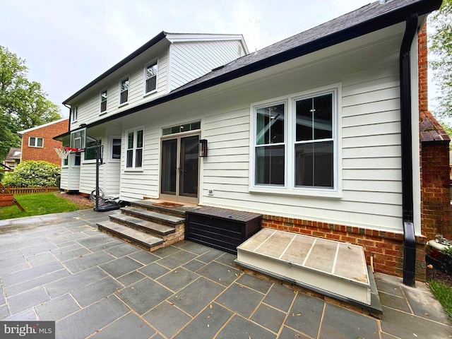 10000 Manor Pl, Fairfax, VA 22032 - back of property with a patio